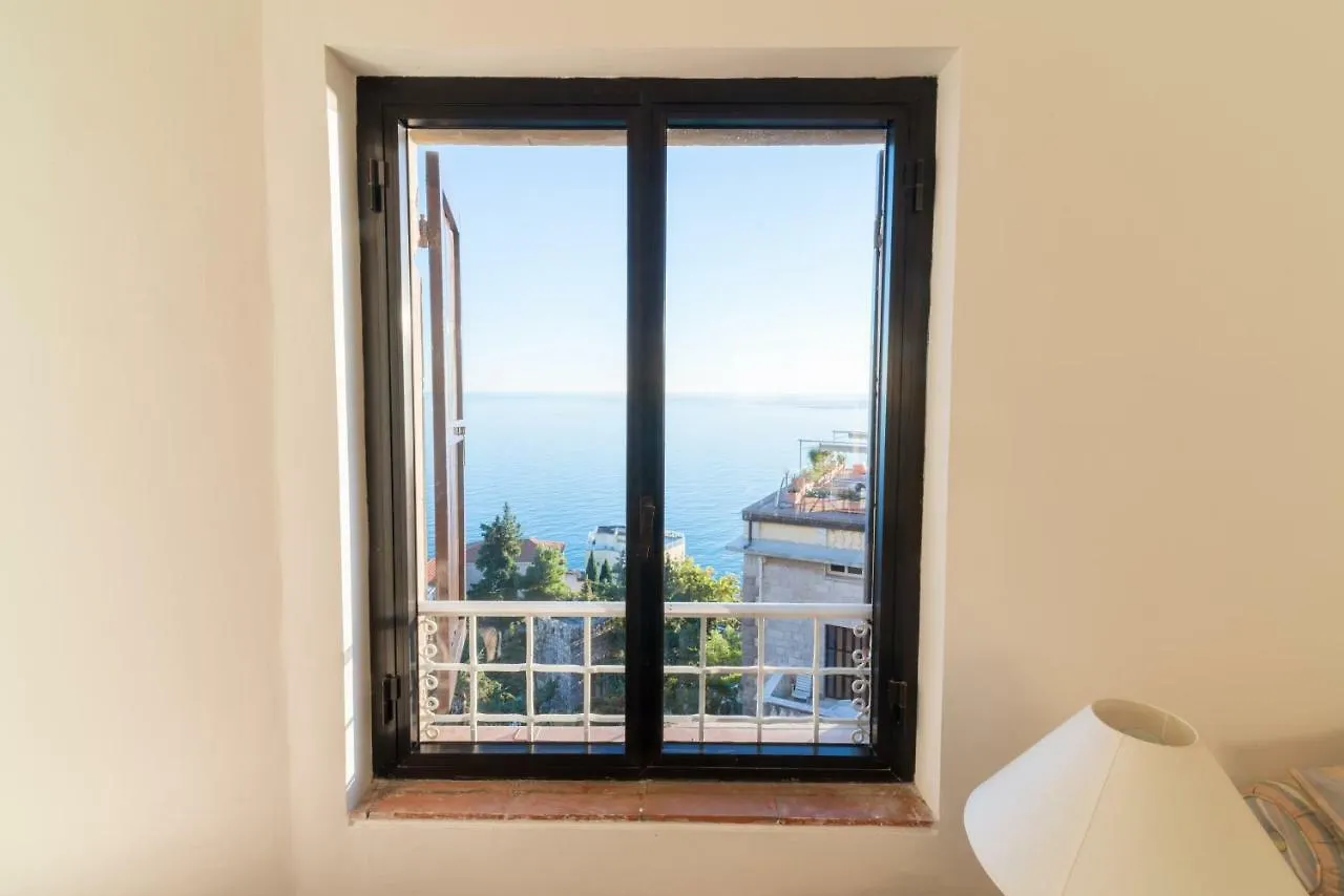 Appartamento Nella Torre Grimaldi  Lägenhet Grimaldi (Liguria)